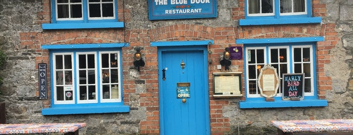 The Blue Door is one of Orte, die Lauren gefallen.