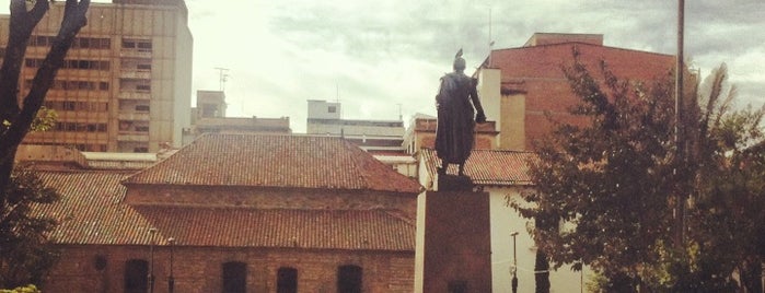 Parque Santander is one of Guía de Bogotá.