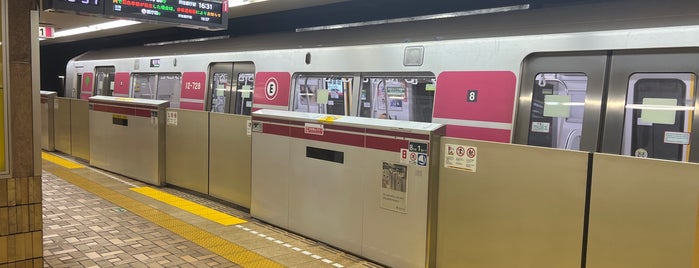 Ushigome-kagurazaka Station (E05) is one of 都営地下鉄 大江戸線.