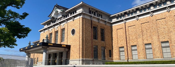 京都市美術館 本館 is one of 公立美術館.