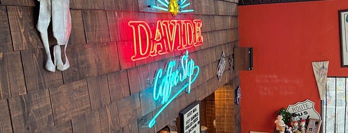 DAVIDE COFFEE STOP is one of Tokyo East Coffee Shops.