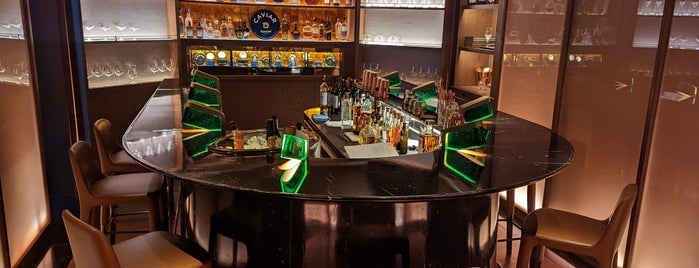 Le Bar Churchill is one of Locais curtidos por clive.