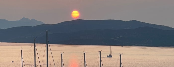 Dimitris Butcher's Shop & Tavern is one of Poros.