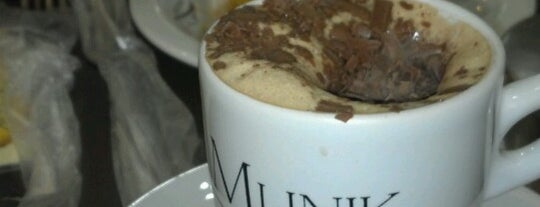 Munik Chocolates is one of สถานที่ที่ Cris ถูกใจ.