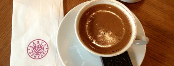 Kahve Dünyası is one of Lugares favoritos de Hulya.
