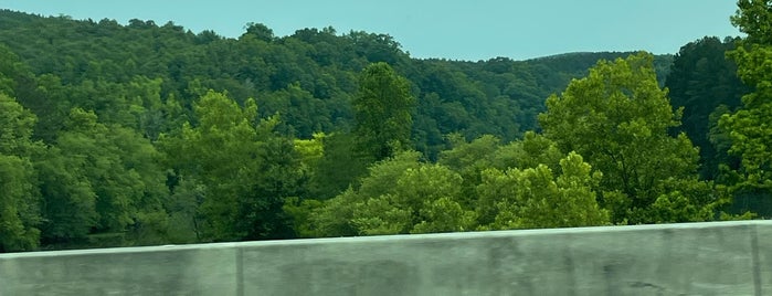 Hiwassee River Bridge is one of Sights.