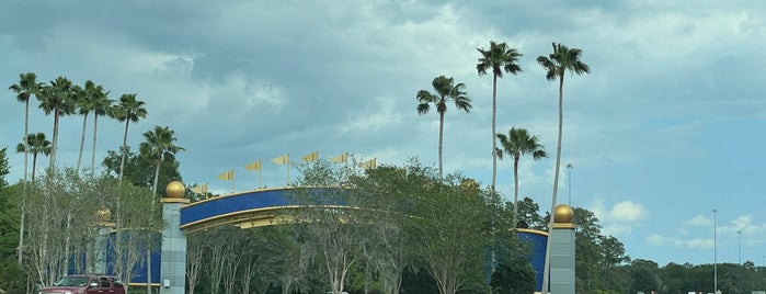 Walt Disney World Sign is one of Lugares favoritos de Zach.
