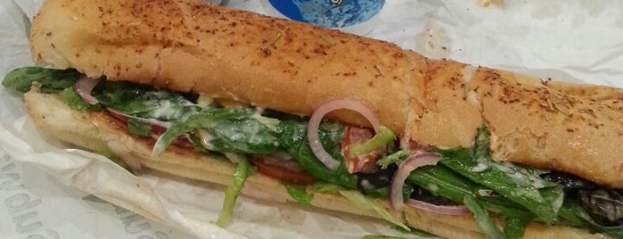 Subway is one of Lugares favoritos de Marcio.