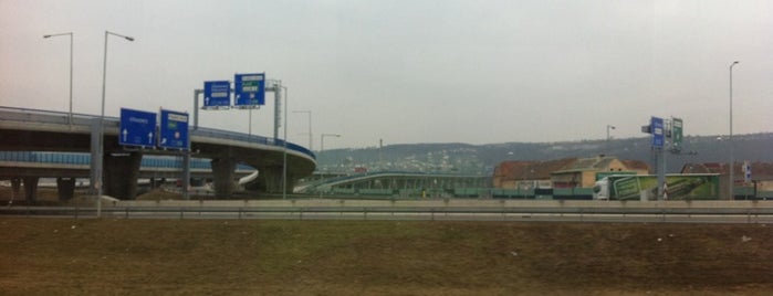 Komořanský tunel is one of R1 (Pražský okruh).