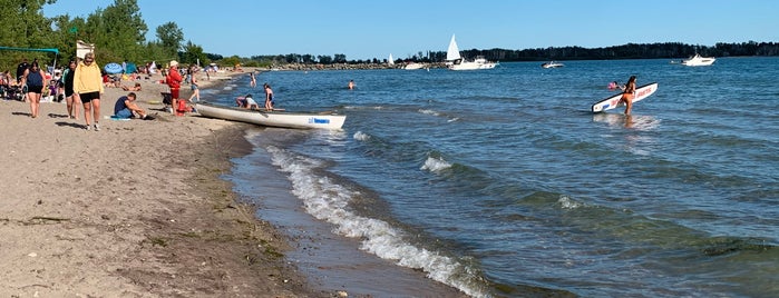 Wards Beach is one of Lugares favoritos de Katherine.
