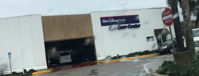 Centre d'entretien automobile is one of Disney World/Islands of Adventure.