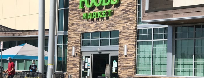 Whole Foods Market is one of Orte, die barbee gefallen.
