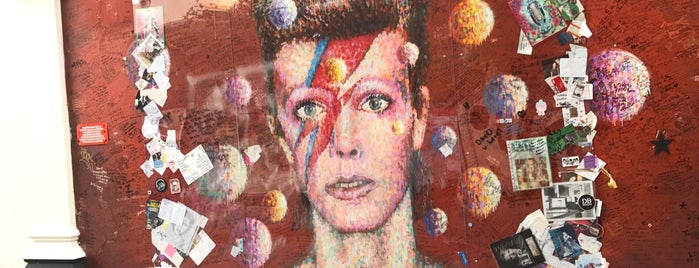 David Bowie Mural is one of Harry's to-do list (London).
