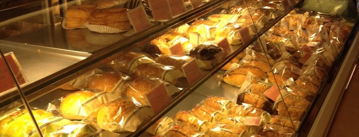 Holland Bakery is one of manado spot™.