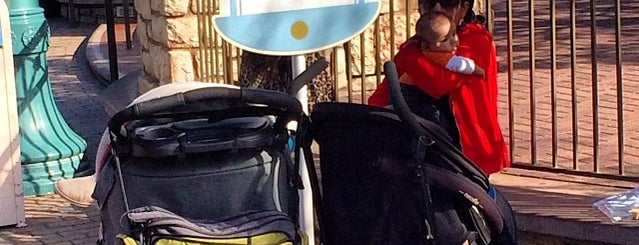 Small World Pretzel Cart is one of Disneyland Food.