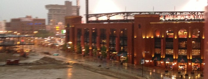 Stadium West Parking Garage is one of Lugares favoritos de T.