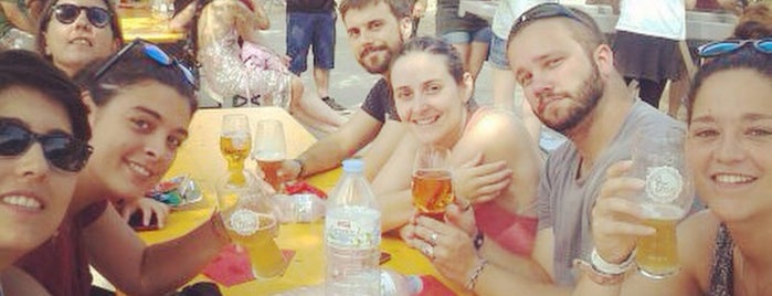 Fira de Cerveses del Poblenou is one of Posti che sono piaciuti a Laura.