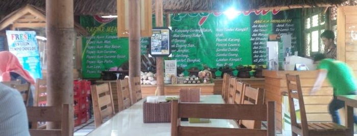 RM Pepes Jembar is one of Sundanese Food in Tasikmalaya.