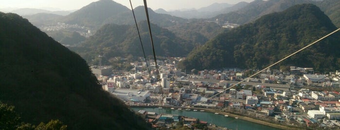 寝姿山山頂駅 is one of Lugares favoritos de papecco1126.