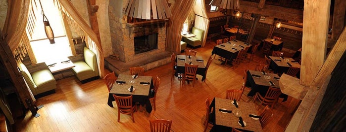 Burntwood Tavern is one of Tempat yang Disukai Douglas.