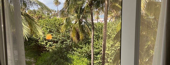 B Ocean Resort, Fort Lauderdale is one of Tempat yang Disukai Beth.