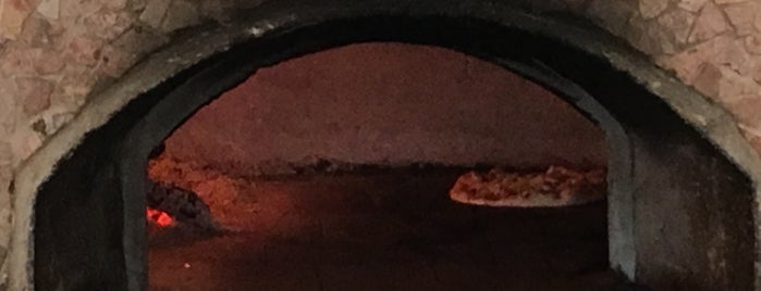 Riggatti's Wood Fired Pizza is one of Locais curtidos por Andrew.