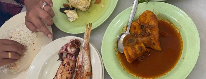 Restoran Mat Binjai is one of Worth Trying in Terengganu.