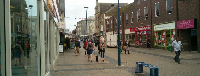 Dover High Street is one of Lieux qui ont plu à Aniya.