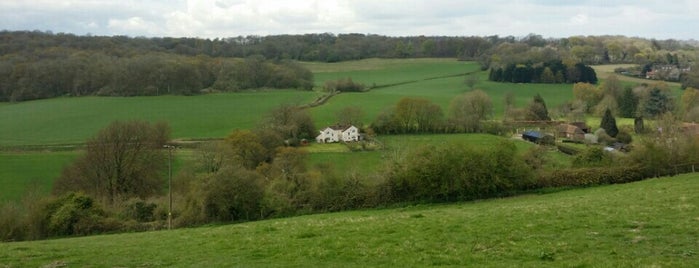 Crundale is one of สถานที่ที่ Damon ถูกใจ.