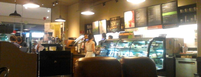 Starbucks is one of สถานที่ที่ Karen ถูกใจ.