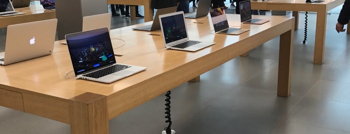 Apple Rosny 2 is one of Apple Stores France.