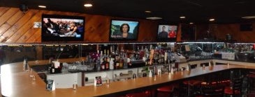 Brewster's  Place Bar & Grill is one of Dicaas.
