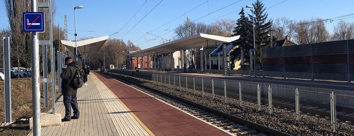 Rákosliget vasúti megállóhely is one of Pályaudvarok, vasútállomások (Train Stations).