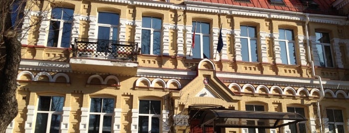 Посольство Республіки Польща / Embassy of Poland (Ambasada Rzeczypospolitej Polskiej) is one of Yaron 님이 저장한 장소.