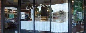 Bonjour Cafe is one of Lugares favoritos de Michael.