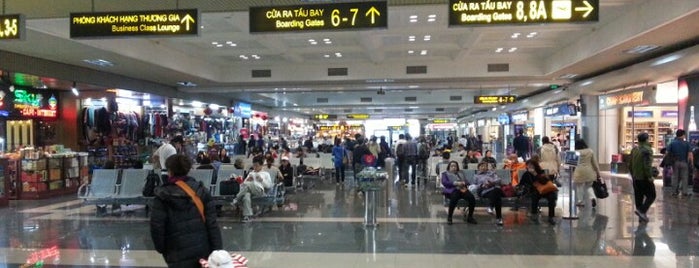 Noi Bai International Airport is one of Airports I have visited.