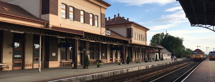Pápa vasútállomás is one of Pályaudvarok, vasútállomások (Train Stations).
