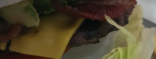 Arry's Super Burger is one of Locais curtidos por Darius.