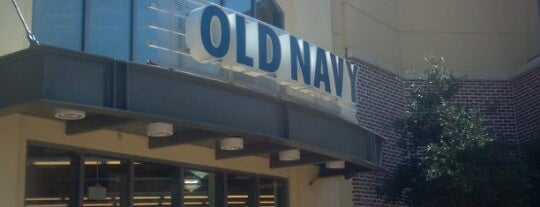 Old Navy Outlet is one of Tempat yang Disukai Ken.