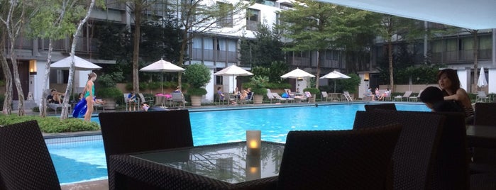Pool @The Teneriffe is one of Tempat yang Disukai IG @antskong.
