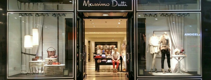 Massimo Dutti is one of Orte, die Antonio gefallen.