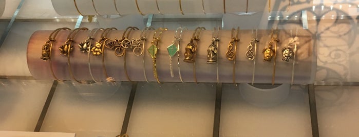 ALEX AND ANI is one of Jenさんのお気に入りスポット.