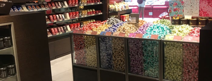 Lindt is one of Shopping Tijuca.