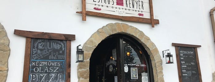 Zsíros Kenyér Pub & Gastro Yard is one of Lugares guardados de Judit.