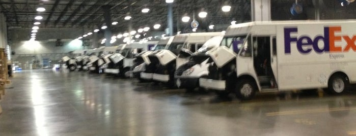 FedEx Ship Center is one of Lugares favoritos de Mark.