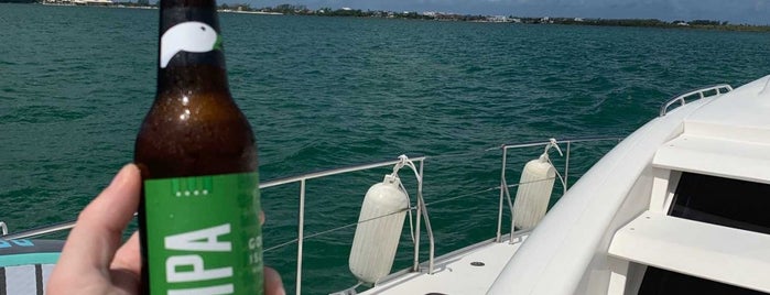 Cayman Islands Yacht Club is one of Lugares favoritos de SV.