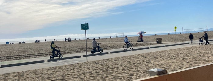 Back on the Beach Cafe is one of Guests in Town.