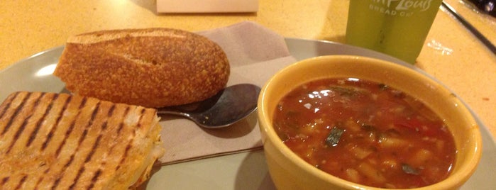 Saint Louis Bread Co. is one of Christinaさんのお気に入りスポット.