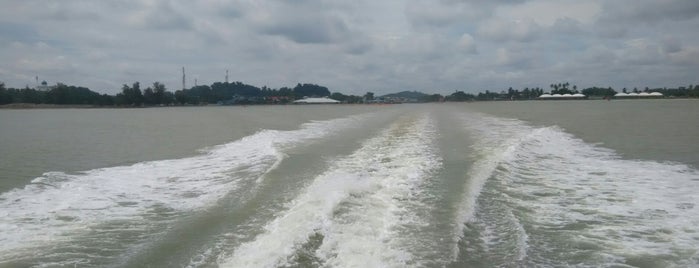Bluewater Express (Speed Ferry) is one of great outdoor activities.