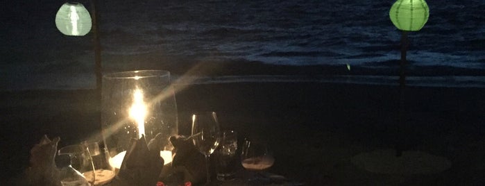 Tsarabanjina Beach Candle Lights is one of สถานที่ที่ Viktor ถูกใจ.